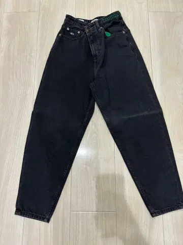 TOMMY JEANS 블랙 데님 24/28
