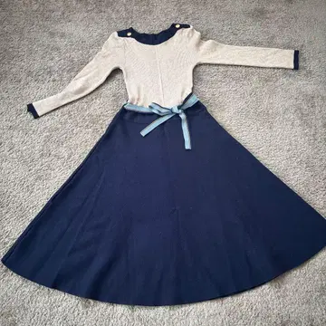 긴팔 니트 원피스 네이비 베이지 M 사이즈 슬림