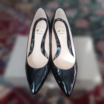 [ NUMBER -TWENTYONE ] 블랙 에나멜 펌프스, 22.5