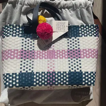 네이비 화이트 체크 무늬 바스켓백