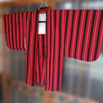 새상품급 빨간색과 블랙 스트라이프 겉옷 순수 실크 레트로 겉옷 끈 포함