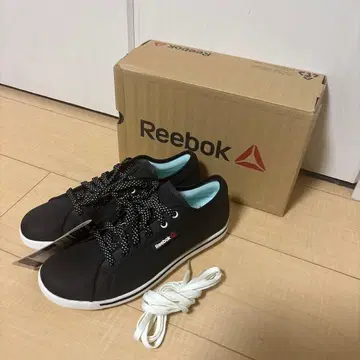 새상품 Reebok 블랙 스니커즈 23.5 리복 6.5 블랙