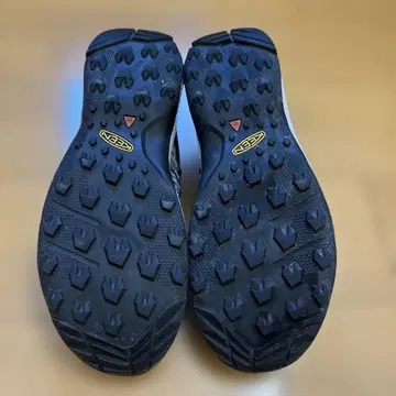 KEEN 스니커즈 블랙/그레이