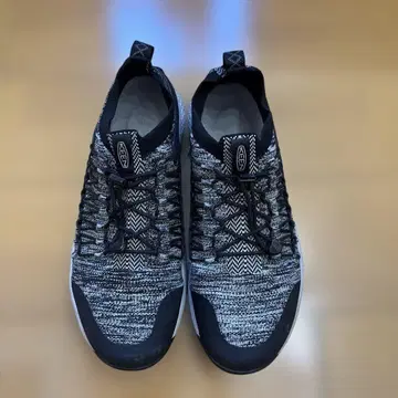 KEEN 유니크 스니커즈 블랙/그레이