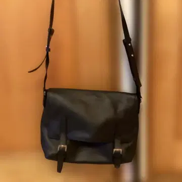 FUJITAKA 플랩 부착 숄더백