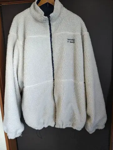 리버서블 보아 자켓 화이트 experience the world