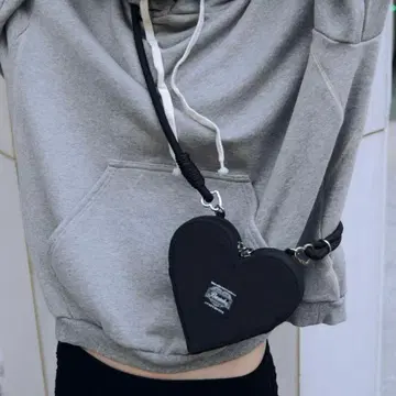 BASICKS x OUTDOOR PRODUCTS 하트 미니 숄더백