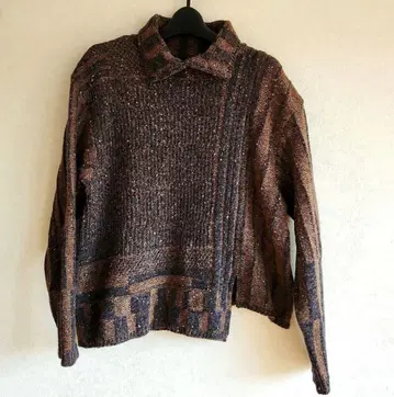 새상품급 지우 센소유니코 브라운 계열 니트 스웨터