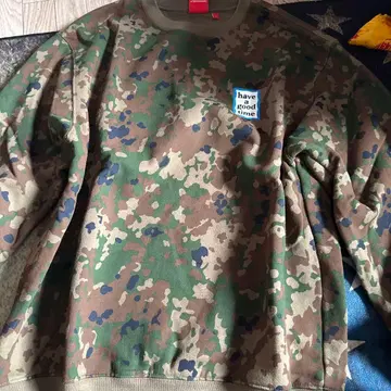 Have a good time 카모플라쥬 맨투맨