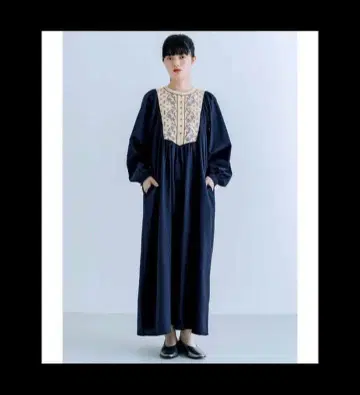 MEDE19F 자수 사용 원피스