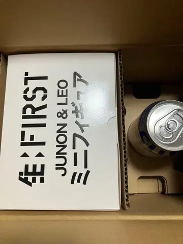 FIRST JUNON & LEO 미니 피규어 2체 세트 & 산 생 1도서