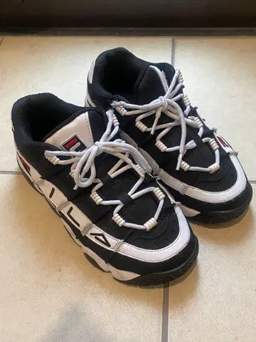 FILA 발리케이드 블랙/화이트 스니커즈 박스 포함