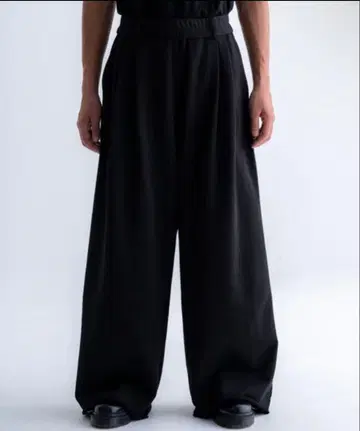 미개봉 새상품 SINSS 스웨트 팬츠 Two tuck sweatpan