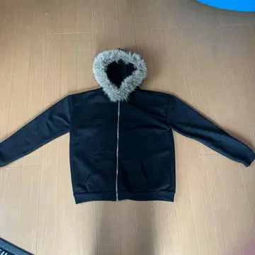 퍼 달린 블랙 후드티