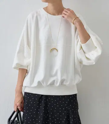 정가 2만 9천원 비어즐리 쭈리 소매 볼륨 티셔츠 화이트