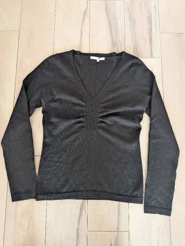 23구 울 100% V넥 스웨터