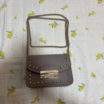 스터드 장식 그레이 숄더백
