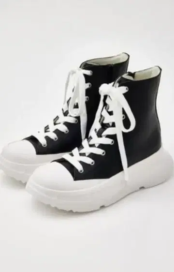 볼륨 밑창 페 스니커즈 BLK