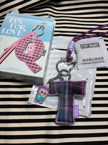 PIN FOR LOVE 러브브 알파벳 펜던트 T