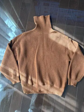 BEAMS 코튼 혼방 터틀넥 니트 브라운