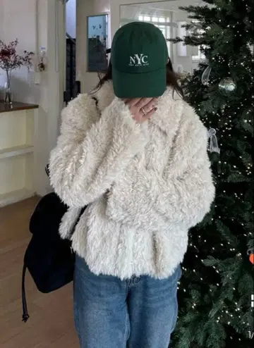 보아 세미 크롭 퍼 자켓