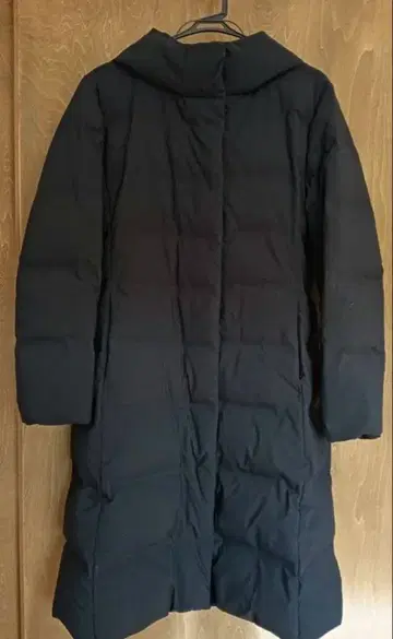 UNIQLO 심리스 다운 자켓 롱 블랙 후드 부착