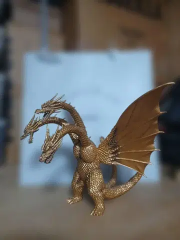 킹 기도라 피규어