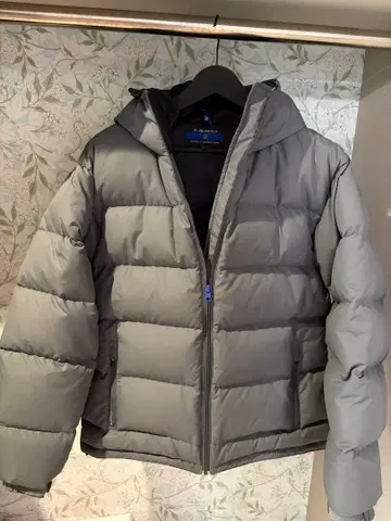 그레이 후드 부착 다운 자켓