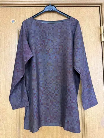 요건 레일 실크 퍼플 계열 체크 무늬 긴팔 상의