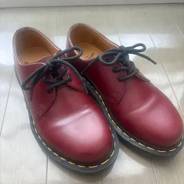 닥터마틴 버건디 홀 슈즈