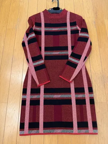 에이미 이스트 월 랜덤 체크 니트 타이 원피스