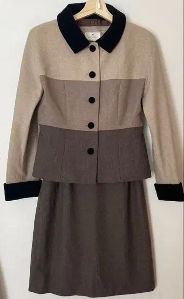 포멀 슈트 베이지와 브라운