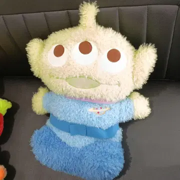 에이리언과 요시의 봉제 인형