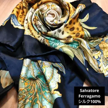 Salvatore Ferragamo 네이비 실크 스카프 레오파드 무늬