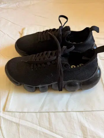 grounds 스니커즈