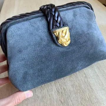 그레이 스웨이드 클러치백