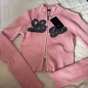 EMODA 에모다 패치 로고 플레이팅 니트