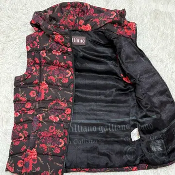 레어 새상품급 존 갈리아노 꽃무늬 다운 베스트 안쪽 뉴스 페이퍼 패턴