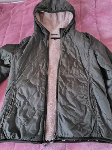 유니클로 올리브 그린 보아 후드 부착 퀼팅 자켓 M