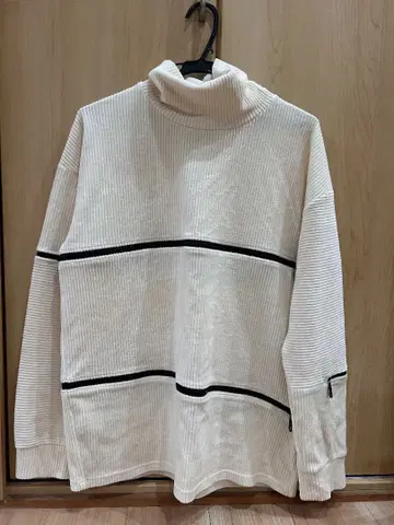 AULA AILA 스웨터 새상품급