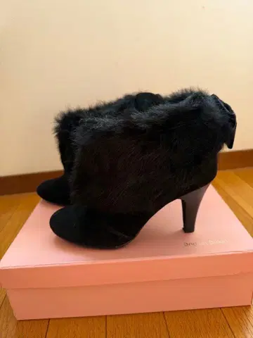 블랙 스웨이드 퍼 부티 23.5cm