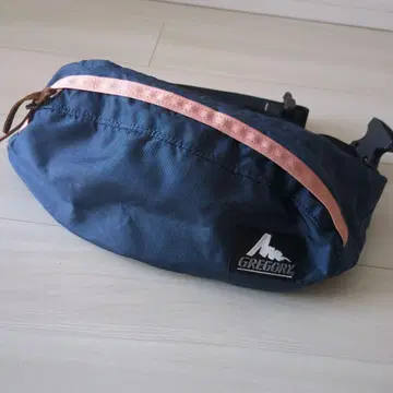 [ 그레고리 ] GREGORY 바디백 네이비 살몬 핑크