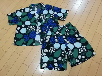 S 사이즈 1회 착용 유니클로 마리메꼬 콜라보 투피스 셔츠와 팬츠