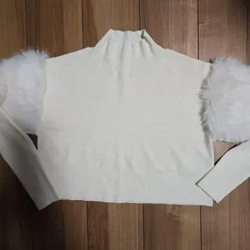 새상품 CELFORD 아이보리 터틀넥 니트 퍼 포함