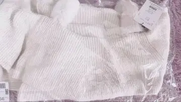 EAT ME 인조 모피 스트랩 오프숄더 리브 니트