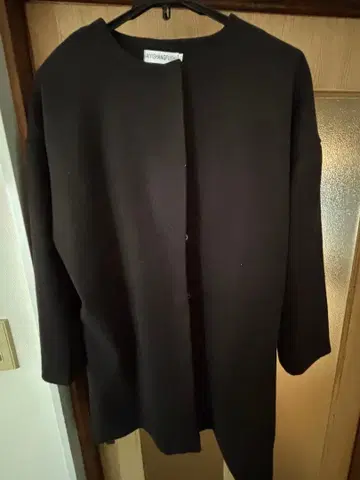 블랙 롱 코트 안감 부착