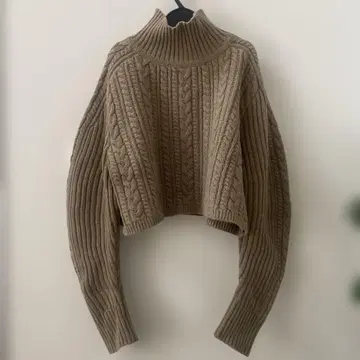 MIESROHE 베이지 케이블 니트 하이넥