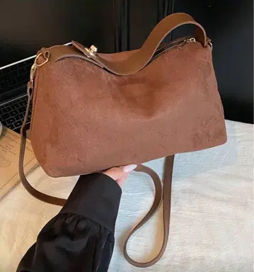 마지막 1점 ZARA 장르 해외 브랜드 브라운 럭셔리 스웨이드 숄더백