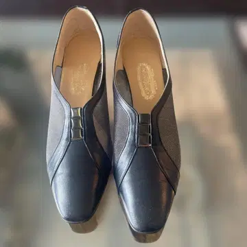 네이비 가죽 메쉬 펌프스 중간 힐