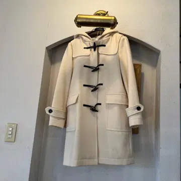 아이보리 후드 부착 더플 코트